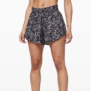 Lululemon Tracker Short V 4”